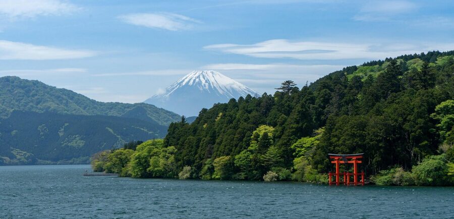 1-Day Mt Fuji and Hakone Sightseeing trip from Tokyo - Lake Kawaguchi: the boat cruise and lunch break that reset the day