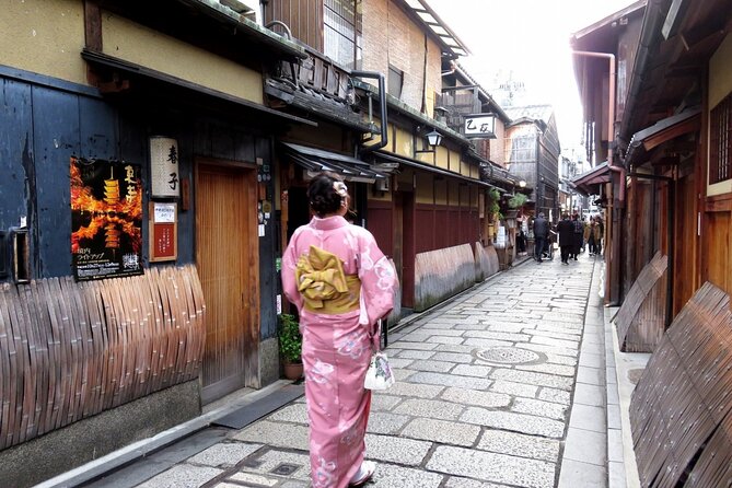 2 Hour Night Walking Tour Throughout Gion with snack - Price and value: what $32.58 buys in real time
