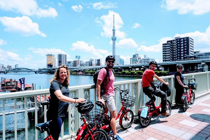 3h Tokyo E-Bike Tour: Hidden Gems, and Local Life with guide - Imperial Palace area: Otemon, views over the moat, and gate passing