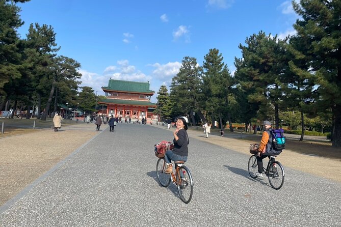 4.5-Hour Kyoto Bike Tour with Lunch and UNESCO Zen Temples - Getting set up: bike, helmet, and the small-group advantage