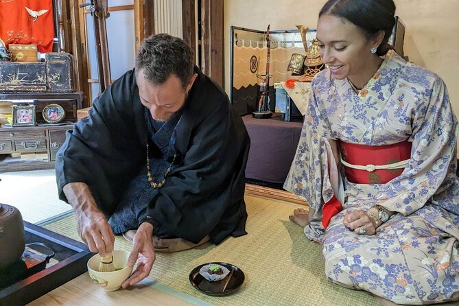 A Unique Antique Kimono and Tea ceremony Experience in English - Meet Toku at Miyagawa Tokusaburo shoten