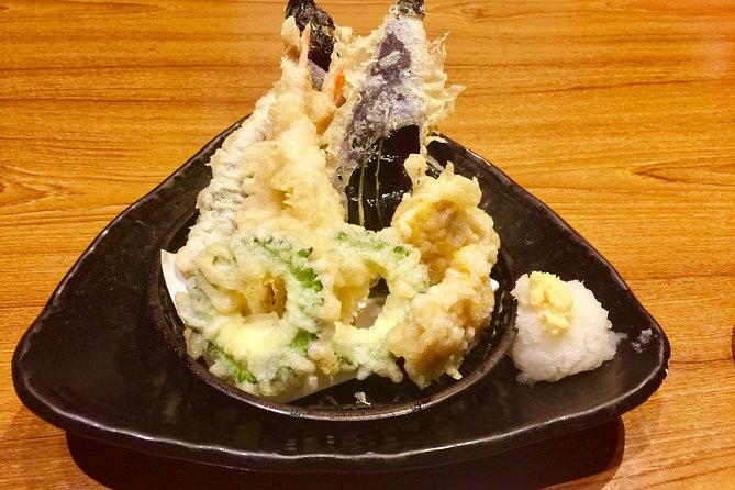 Absolute Osaka Food Tour - Sennichimae Doguyasuji Shotengai: shopping street energy