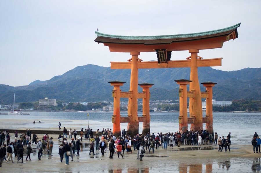 Amazing Hiroshima: Private City Tour with a Local Guide - Children’s Peace Monument and the short walk through Hondori