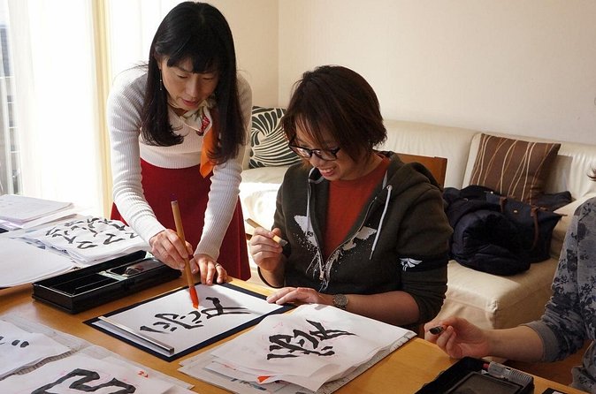 Authentic Japanese calligraphy class in Tokyo! Kanji your name - Your actual calligraphy time: step-by-step stroke control