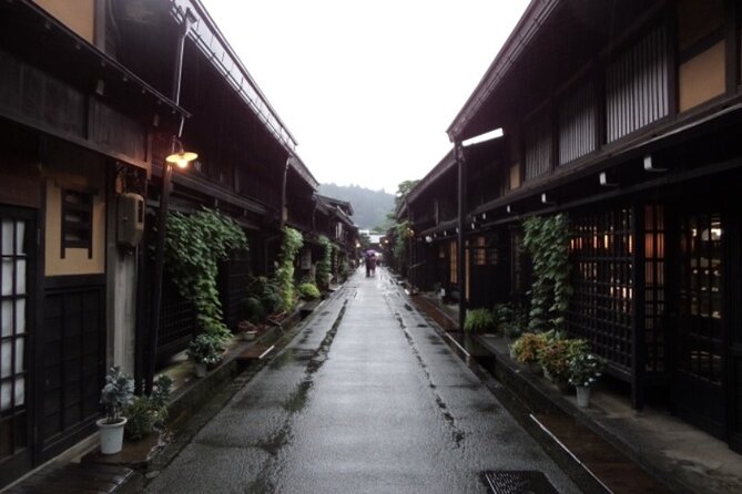 Day Trip for Shirakawago ,Takayama & gujo hachiman from Nagoya - Shirakawa-go: gassho-zukuri roofs and the hour-and-a-half reality
