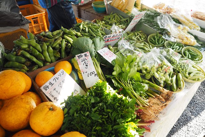 Experience the energy of Kochi: Sunday Market Tour includes Kochi Castle - Who should book this tour, and who should skip it