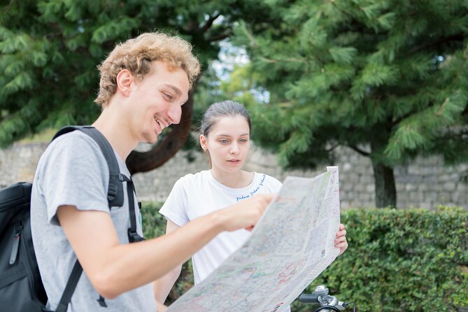 Explore Hidden Alleyway with a Local Expert (Morning tour) - Private-group pacing, group size, and the 9:00 start