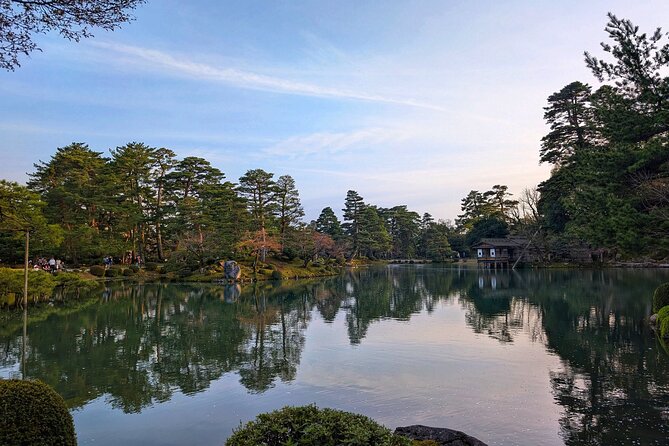 Explore Kanazawa Half Day Private Tour with Local Guide - Kanazawa Castle Park in about 40 minutes, with samurai context