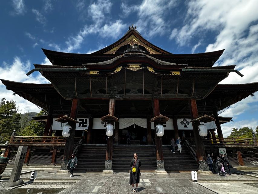 Food & Cultural Walking Tour around Zenkoji temple in Nagano - Back streets, shrines, and everyday Nagano shopping