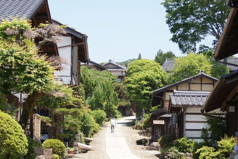 From Matsumoto/Nagano: Nakasendo Trail Walking Tour - Coach ride, meeting points, and how to use the travel time well