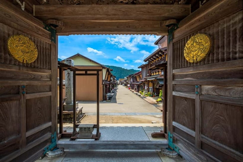 From Nagoya: Gujo, Hida Takayama, and Shirakawa-go Day Tour - Gujo Hachiman: riverside row houses and how to spend your 1-hour window