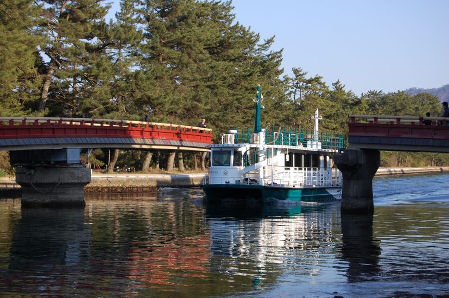 From Osaka: Amanohashidate and Ine Bay Day Trip - The Heaven Bridge effect: why Amanohashidate is worth your camera time