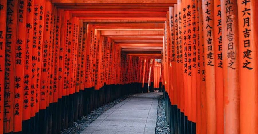 From Osaka/Kyoto: Private Kyoto & Nara Day Trip with Pickup - Fushimi Inari Taisha, timing your torii gate walk for photos