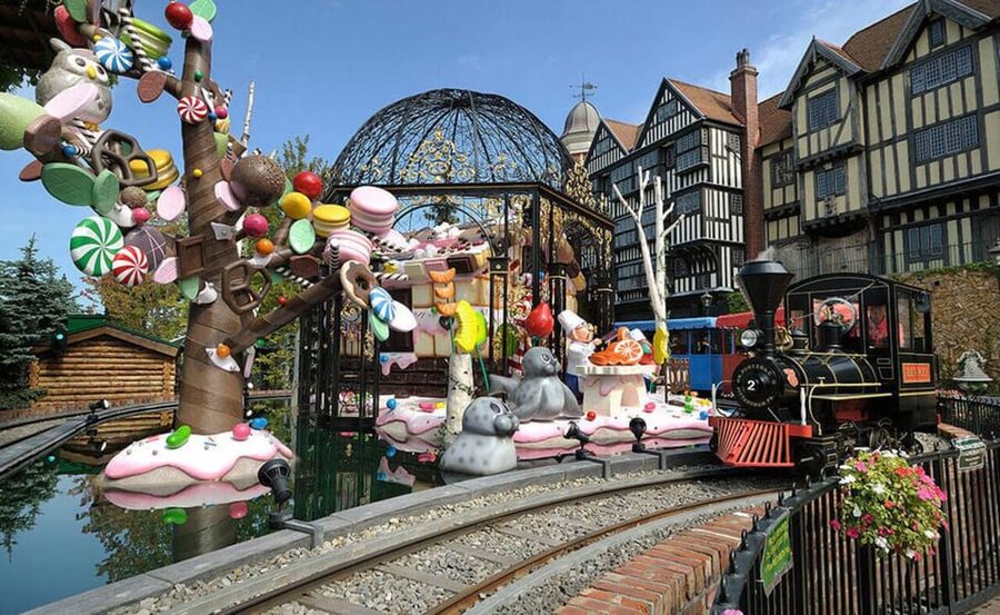 From Sapporo: Hokkaido Highlights Day Trip - The Otaru Steam Clock: Big, Bronze, and Very Photo-Friendly