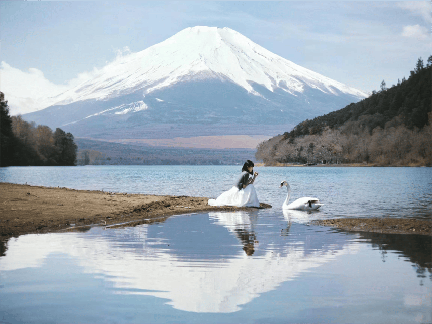 From Tokyo: Mt Fuji, Arakurayama and Kawaguchi Lake Day Trip - Lake Kawaguchiko and the seasonal finish: Oishi Park or Maple Corridor