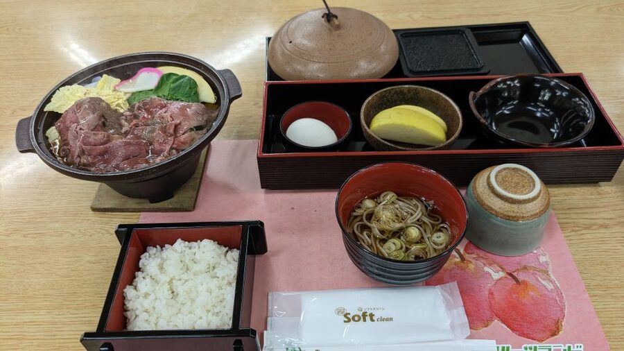 From Tokyo: Snow Monkey 1 Day Tour with Beef Sukiyaki Lunch - Jigokudani Monkey Park: the cold walk, the viewing approach, and monkey etiquette