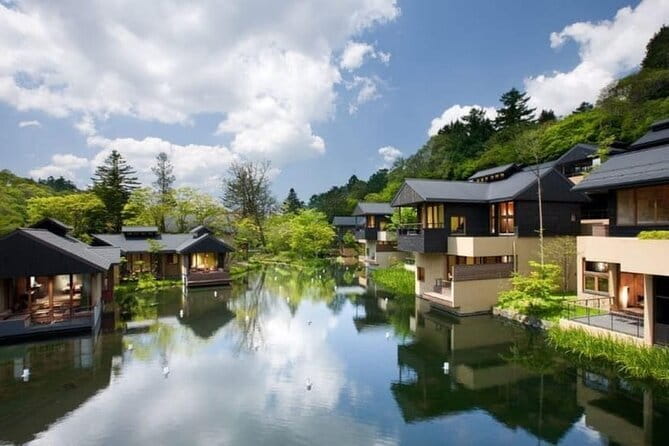 From Tokyo: Top 5 Scenic Spots of Mount Fuji Full-Day Tour - Stop 3, Oshino Hakkai: spring ponds, calm walking, and a grass cake