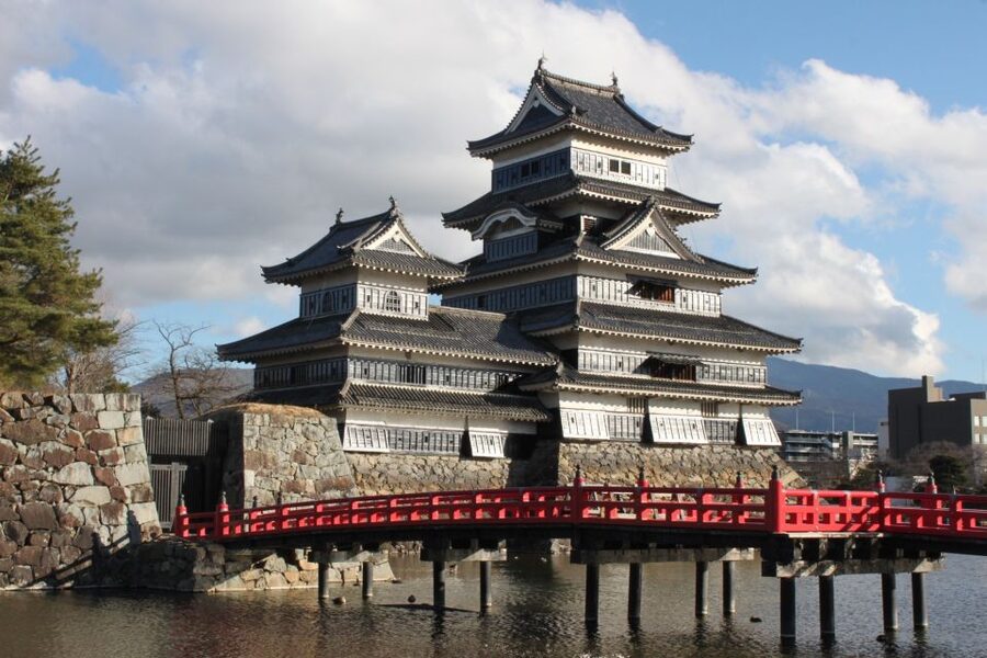 Full-Day Tour: Matsumoto Castle & Kamikochi Alpine Valley - Walking Kamikochi: river paths, ponds, and the Kappa bridge moment