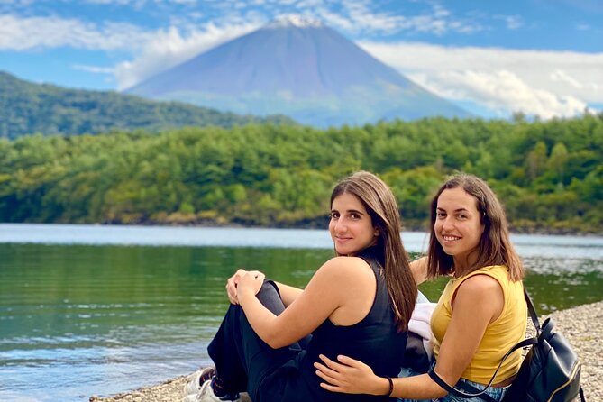 Full Day Tour to Mount Fuji in Spanish - Spanish guide team: Dario, Tito, and Min set the tone