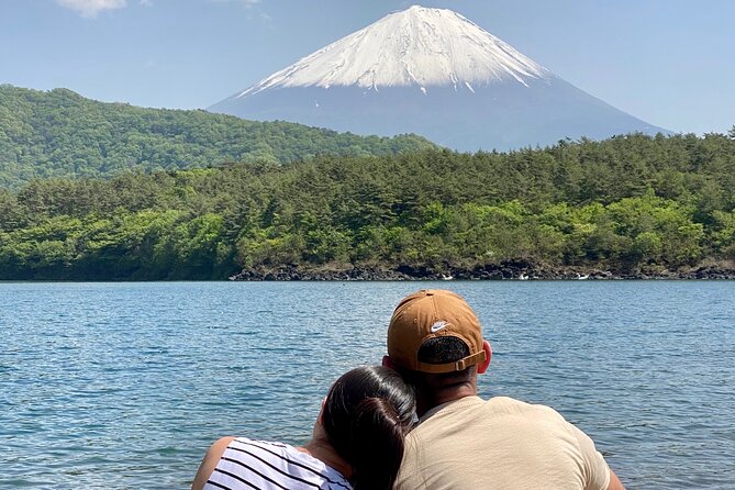 Full Day Tour to Mount Fuji in Spanish - Stop 2: Motosuko Lake, a view tied to the Japanese 1,000-yen bill