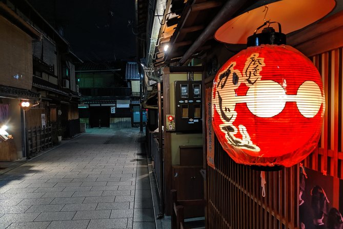 Gion Night Walking Tour - Stop 1: Miyagawacho Kaburenjo and the geisha quarter stories
