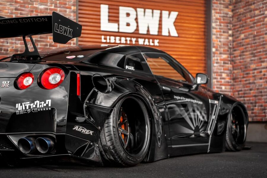 GT-R35 800hp Club Membership - secret underground car meet - Riding in the GT-R R35 Liberty Walk: shared comfort tips you should know