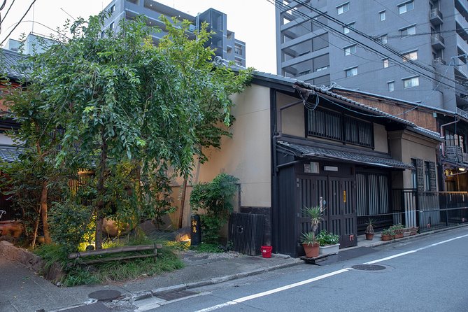 Highlights & Hidden Gems With Locals: Best of Kyoto Private Tour - Kamogawa River and Nishiki Market: The “See and Taste” Finish