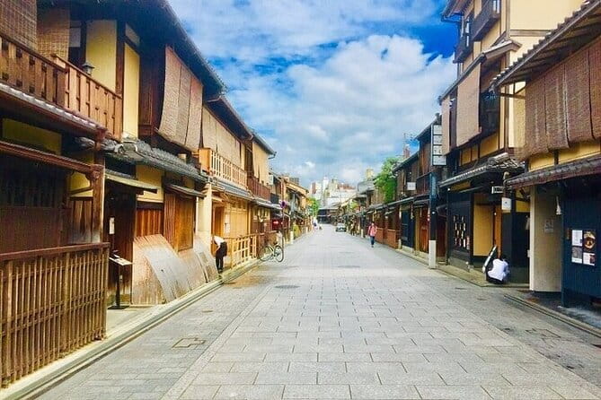 Himeji Castle and Akashi Kaikyo Bridge Walking Tour from Kyoto - Walking Distance, Shoe-Off Rules, and How to Keep Your Feet Happy
