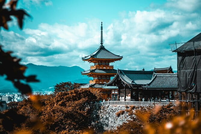 Himeji Castle and Akashi Kaikyo Bridge Walking Tour from Kyoto - The Guide Factor: When Explanations Make the Castle Feel Effortless