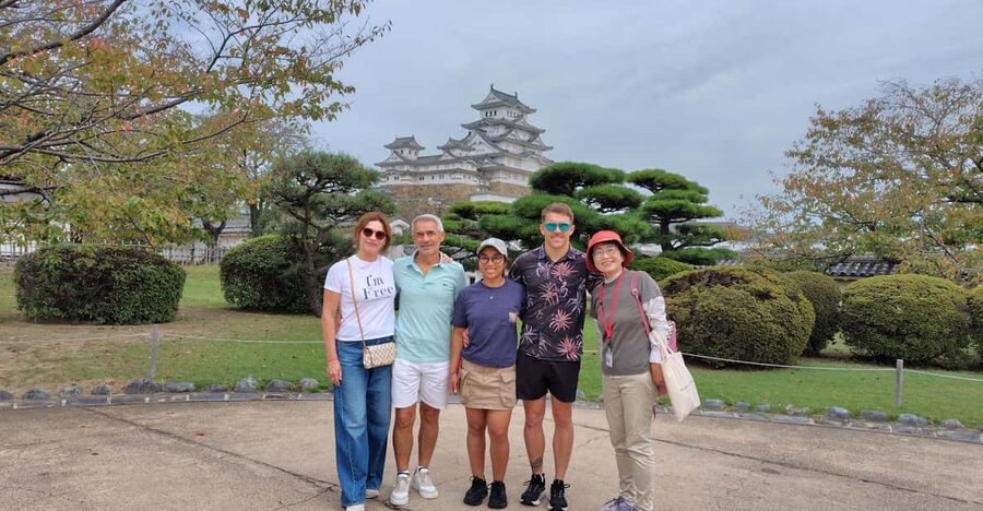 Himeji: Himeji Castle Guided Tour – UNESCO Heritage - From JR Himeji to the Castle: Meeting Your Guide and Getting Oriented