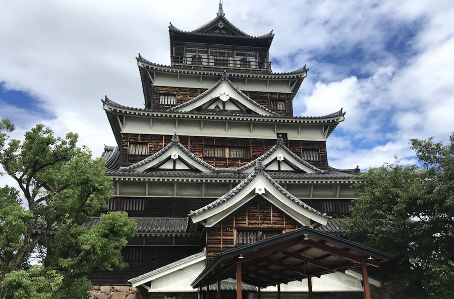 Hiroshima: Best of Hiroshima Guided Bike Tour - Gokoku Jinja and Hiroshima Castle grounds: a different lens on the city