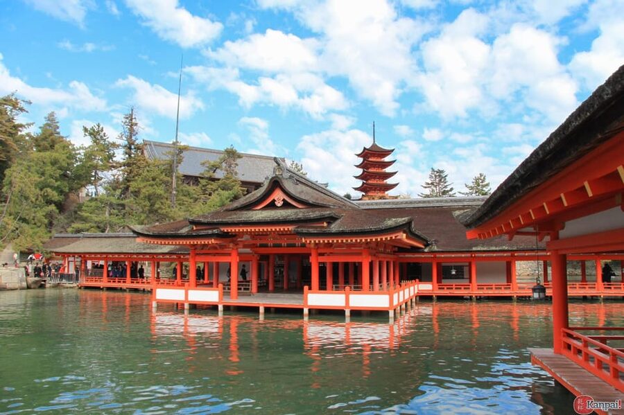 Hiroshima: History and Hidden Gems Tour - The Awais factor: why the guide changes everything