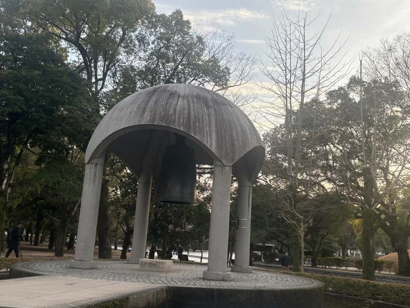 Hiroshima: Peace Memorial Park and Atomic Bomb Dome Tour - Meeting point at the Italian restaurant side, and how to plan your walk
