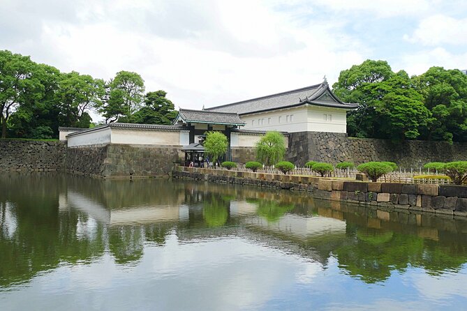 Imperial Palace East Garden and Edo Castle Walking Tour in Tokyo - Price and value: why $25 can feel fair for this specific setup