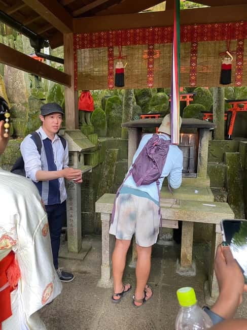 Inside of Fushimi Inari - exploring and lunch with locals - What You’ll Walk, What It Feels Like, and What to Bring