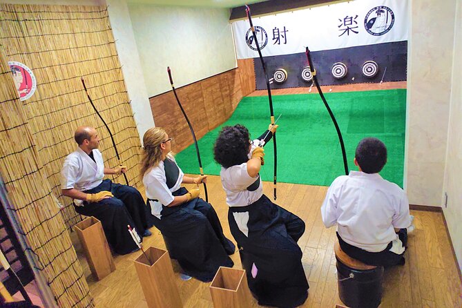Japanesel Archery Experience HIROSHIMA CASTLE SHARAKU - The kyudo uniform and equipment, what it adds to the lesson