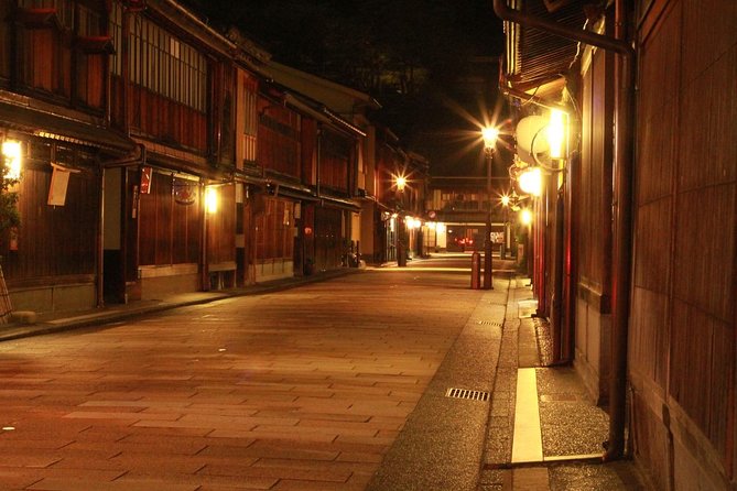 Kanazawa Night Tour with Local Meal and Drinks - Key reasons this Kanazawa night tour works