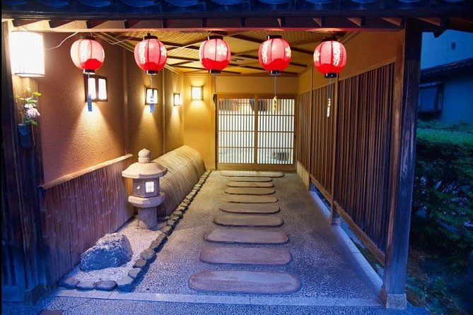 Kanazawa Night Tour with Local Meal and Drinks - The 3-course dinner in Kazuemachi Chayagai: the payoff hour