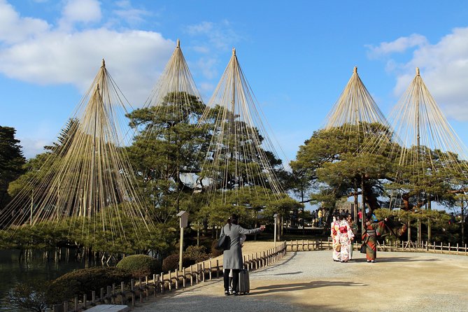 Kanazawa Private Tour with a Local - Highlights & Hidden Gems - Kenrokuen Garden: where the guide’s pace makes a difference