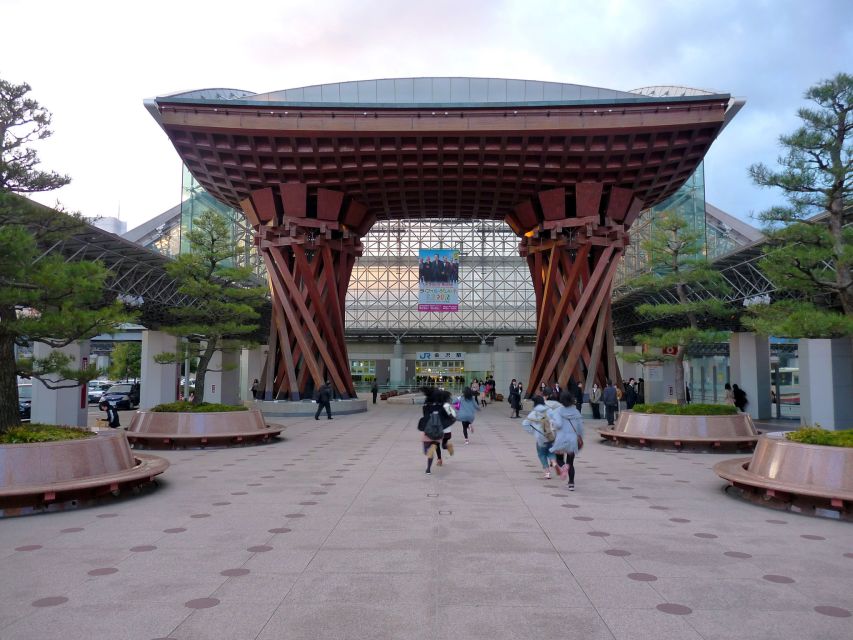 Kanazawa: Private Walking Tour with a Local - Why a Lokafyer-style walk makes Kanazawa easier