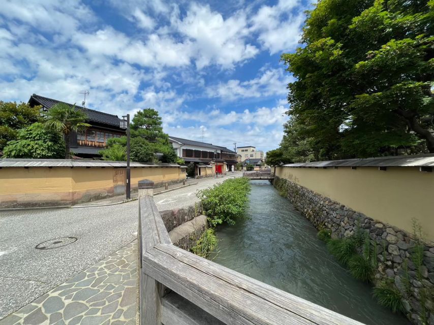 Kanazawa: Samurai, Matcha, Gardens and Geisha Full-Day Tour - Kanazawa Castle grounds and Kenroku-en, the garden that took centuries