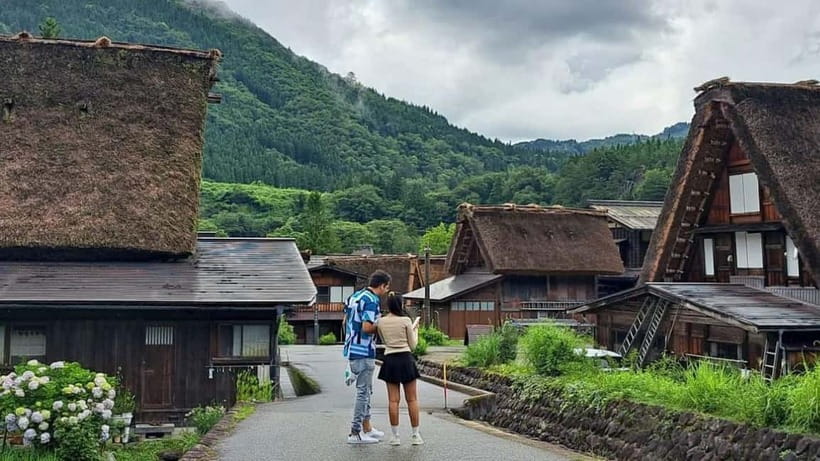 Kanazawa/Takayama: Shirakawago & Takayama Private Day Tour - Beer, Street Food, Whiskey Tasting, and Shopping Time That Feels Intentional