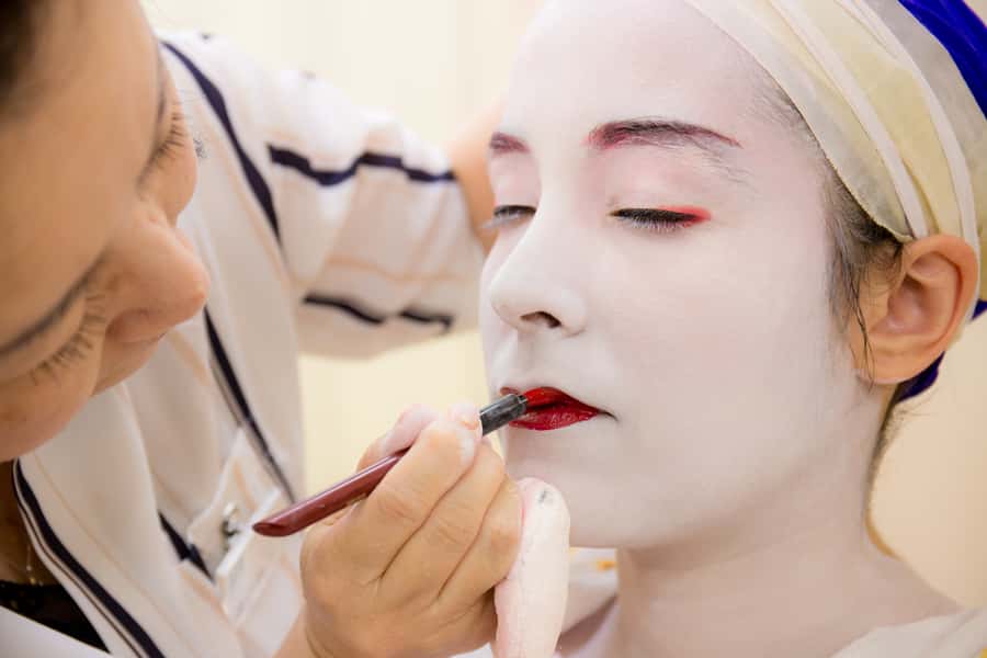 Kyoto: 2-Hour Maiko Makeover and Photo Studio Shoot - Posing and walking like a maiko, not just standing still