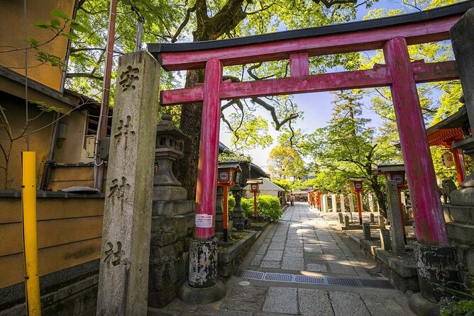 Kyoto 5-Star Geisha Night Walk: Small-Group Authentic Experience - Meet At Shijo-Kawaramachi, End At Pontocho’s Northern Edge