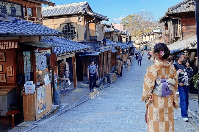 Kyoto 6h Private Tour Fushimi Inari, Kiyomizu, Gion & Hidden Gems - Chishaku-in: a calmer Kyoto moment with a garden focus