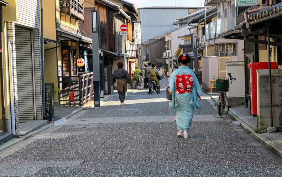 Kyoto: Early Bird E-Bike Tour with Lunch - Tofukuji, the Kamo River pause, and a local coffee break