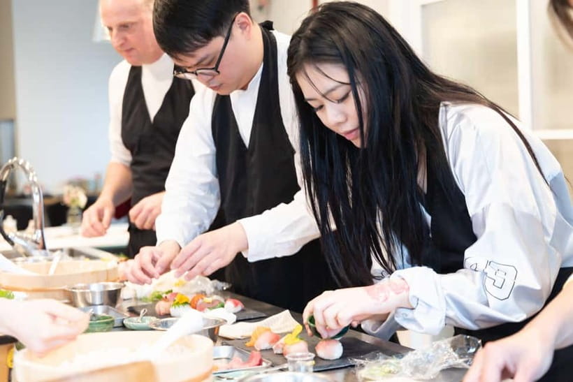 Kyoto: Enjoy Sushi & Market Tour! Best for Family & Couple! - Seasonal sightseeing tips that actually help you plan the rest of Kyoto