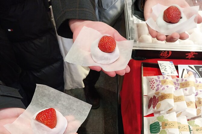 Kyoto Food Tour of 10 Tastings with Wagyu, Mochi & More Surprises - Stop 1 at Starbucks: The Easy Start Makes the Rest Go Smooth