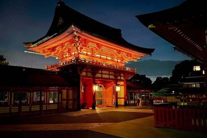 Kyoto Fushimi-Inari Night Walking Tour - Why nighttime Fushimi-Inari feels calmer and more meaningful