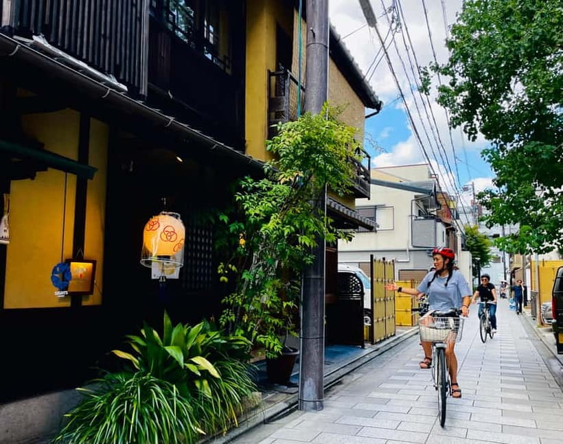 Kyoto: Fushimi Inari Shrine and Tofukuji Temple E-Bike Tour - Gion on an e-bike: Geisha culture explained without the awkwardness